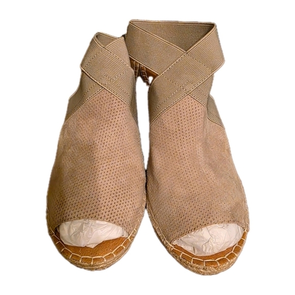 Gentle Souls by Kenneth Cole Signature Perforated Suede 3" Wedge Sandals Size 10 - Picture 3 of 6